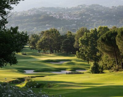 Despite not being renowned for being a golfing destination, the region is still home to some excellent golf courses